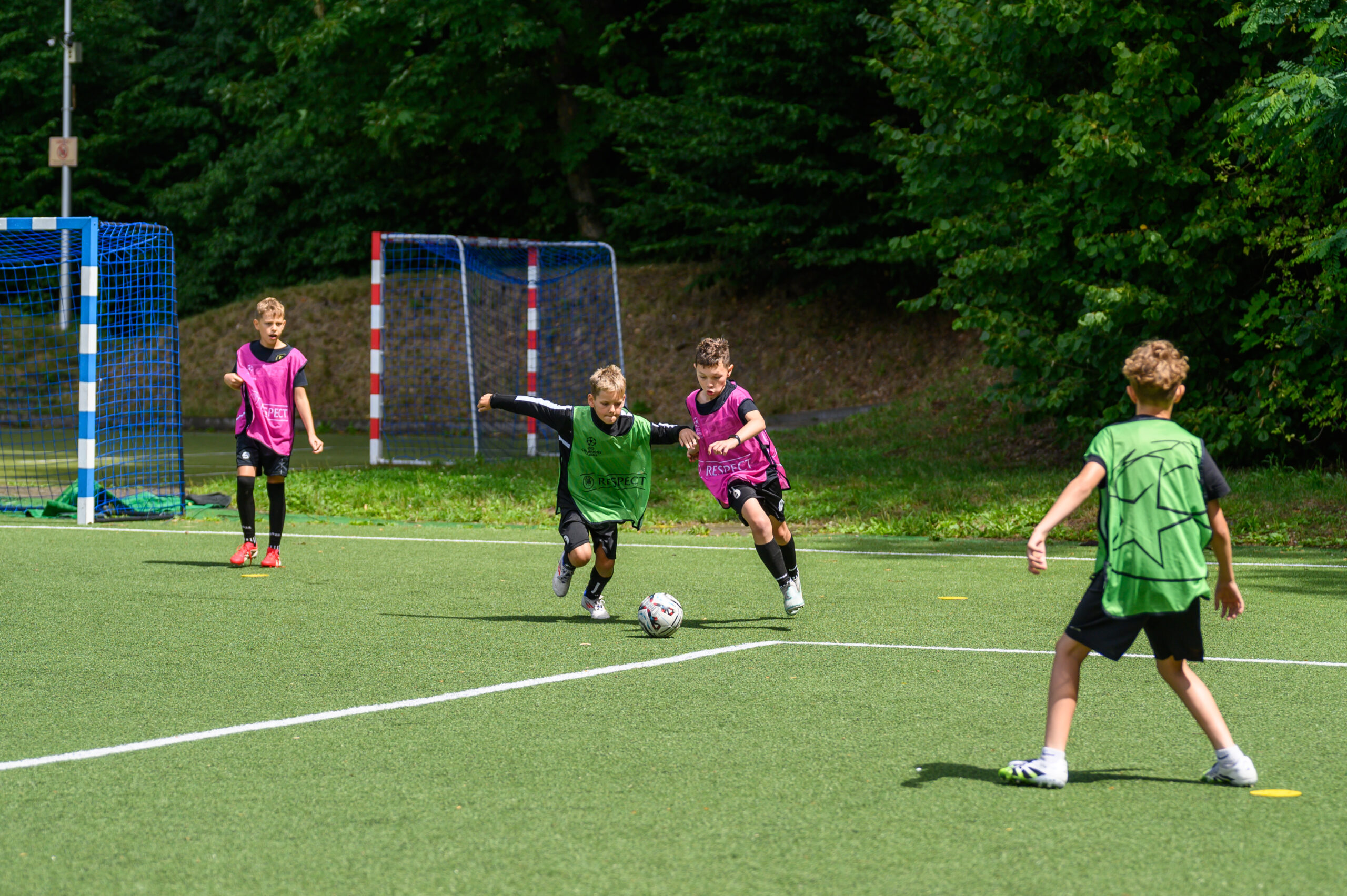 Trening piłkarski na boisku Banderozy
