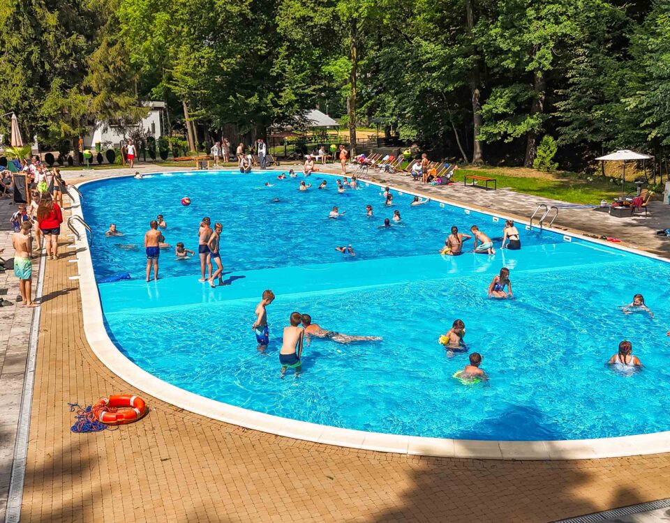 Basen odkryty w Banderozie