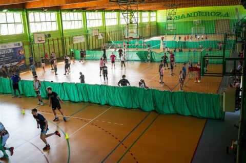 Podział hali Chrobry na sektory podczas zajęć sportowych