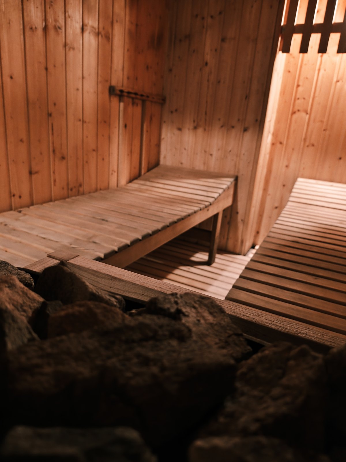 Sauna przy hali sportowej — drugie ujęcie wnętrza